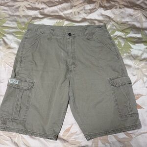 Wrangler Men's khaki Green Cargo Shorts